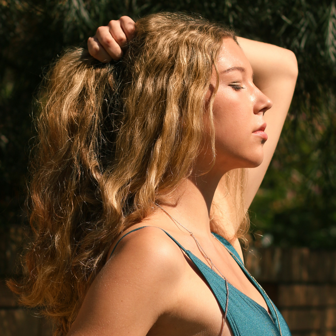 Como cuidar dos cabelos no verão: 5 passos simples que precisam estar na sua rotina